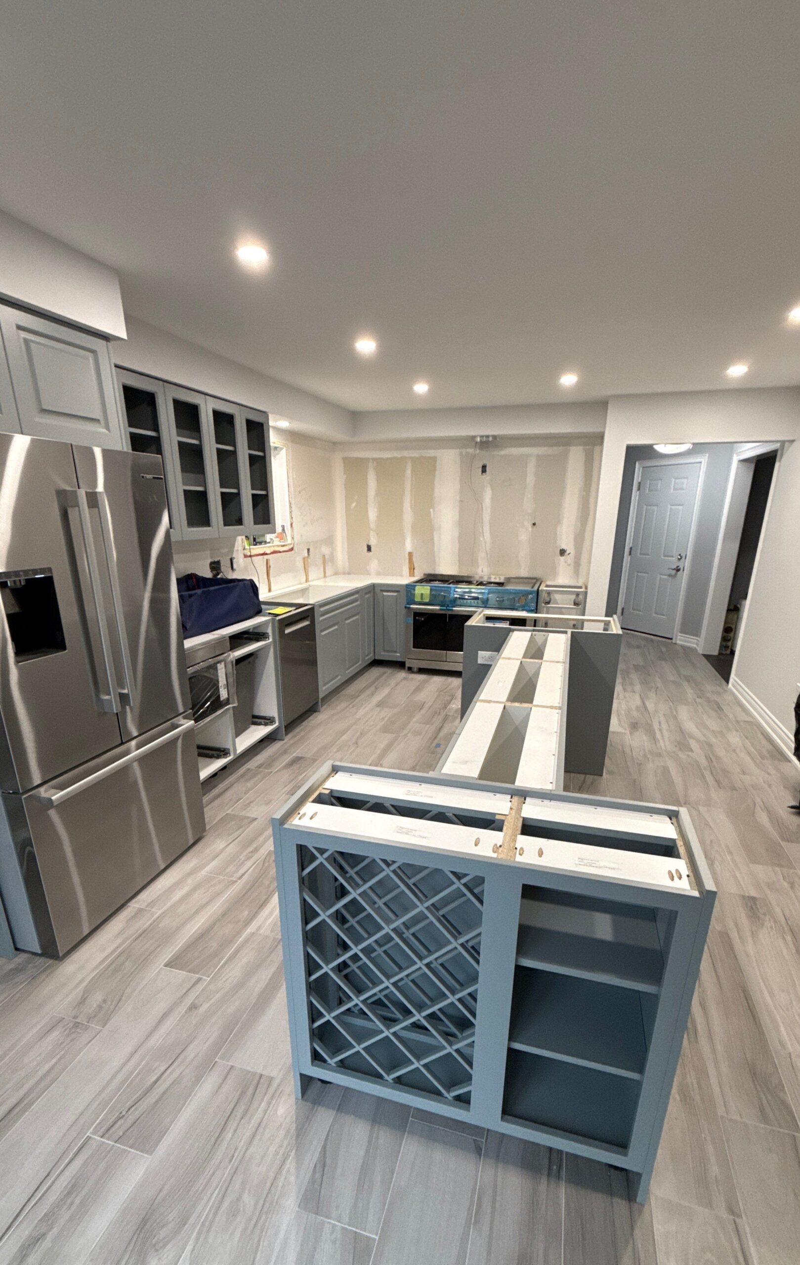 Final fit-out before completion, view 27