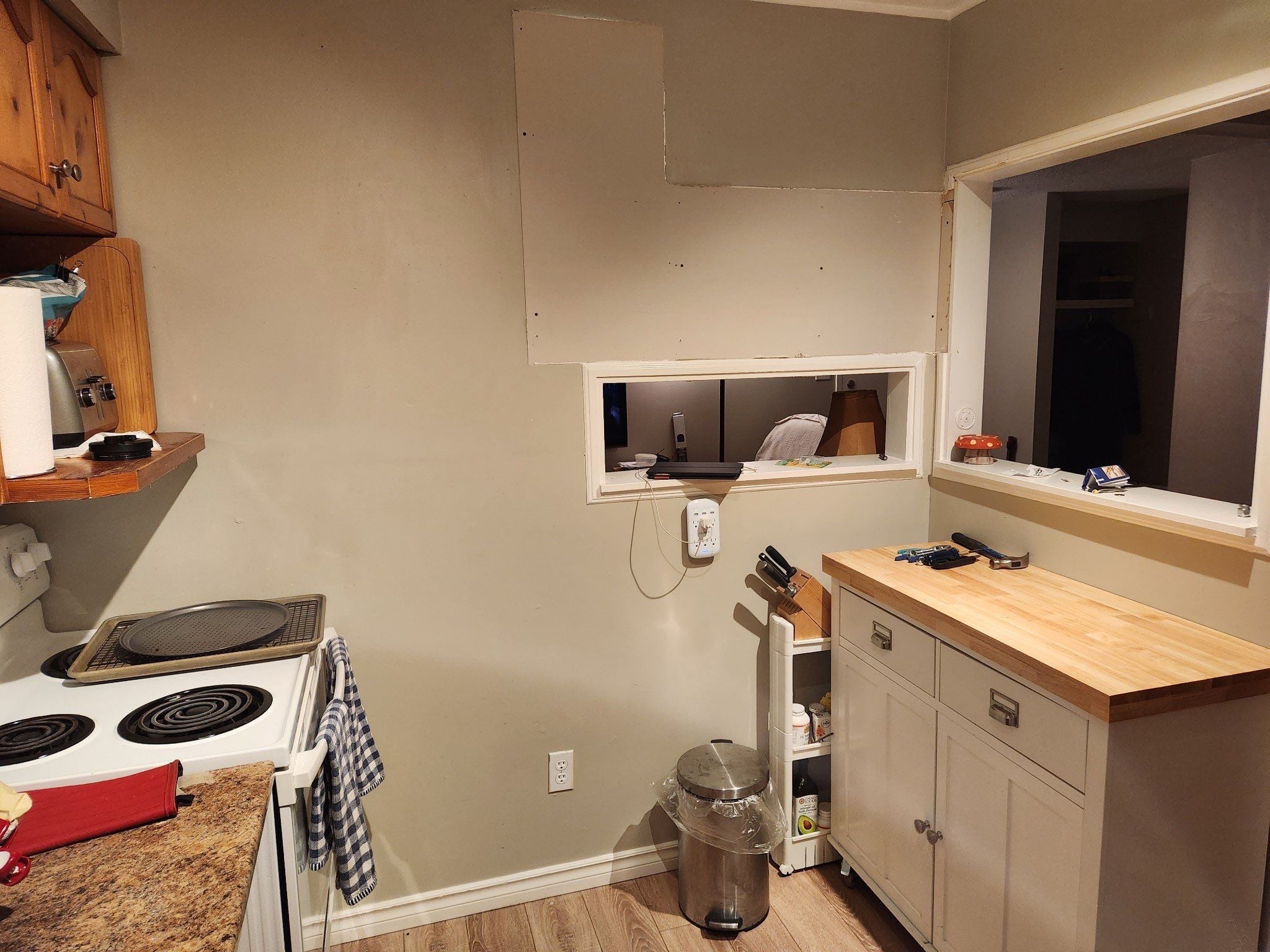 Oshawa condo before renovation, view 4